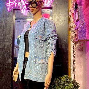 structured Jean Collarless blazer, light gold buttons and flap pockets